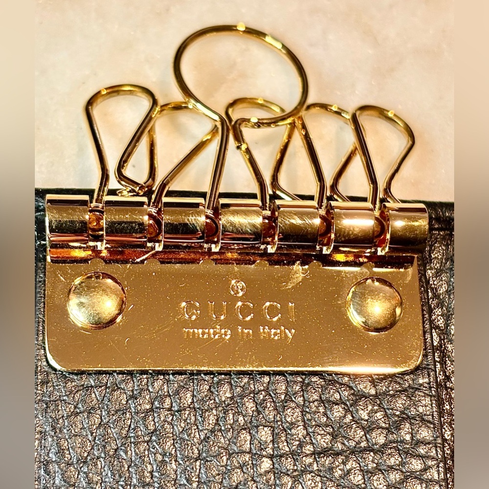 GUCCI GG MARMONT BLACK LEATHER KEY CASE 6 GOLD TONED KEY HOOKS DOUBLE G LIKE NEW - Picture 11 of 14
